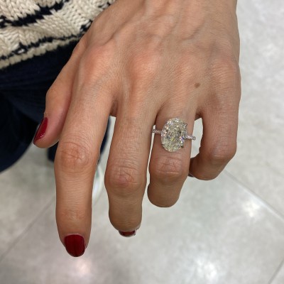 by Eda Çetin - Oval Cut Moissanite Color Ring - Large Size