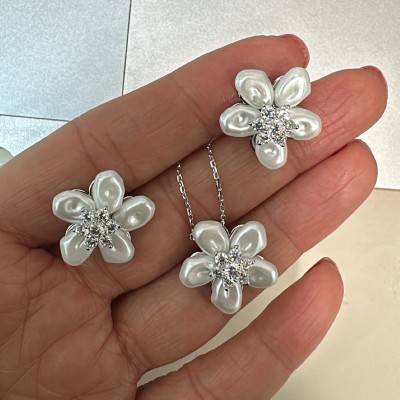 by Eda Çetin - Pearl Flower Necklace (1)