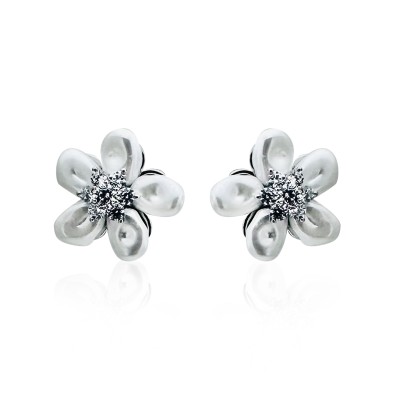 by Eda Çetin - Pearl Flower Earrings